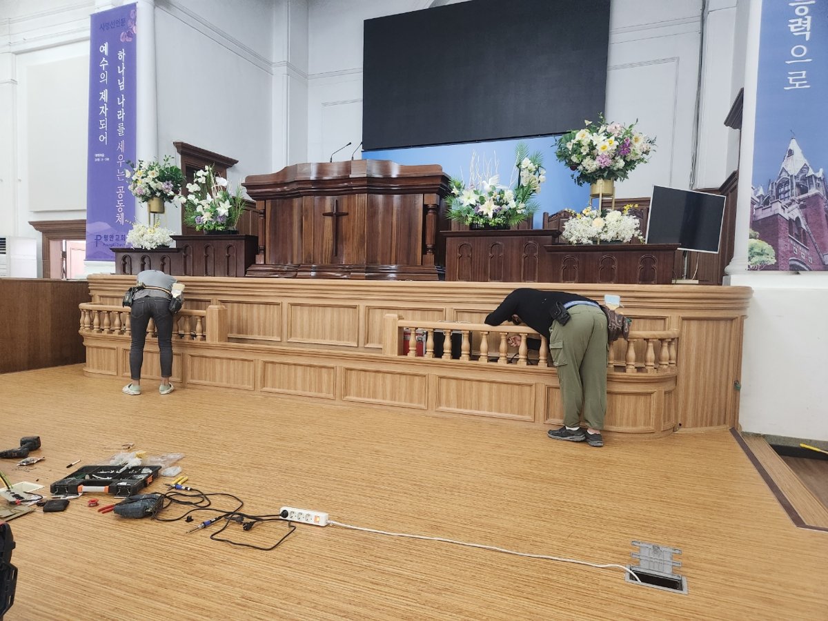 교회 강단 필름 시공 현장